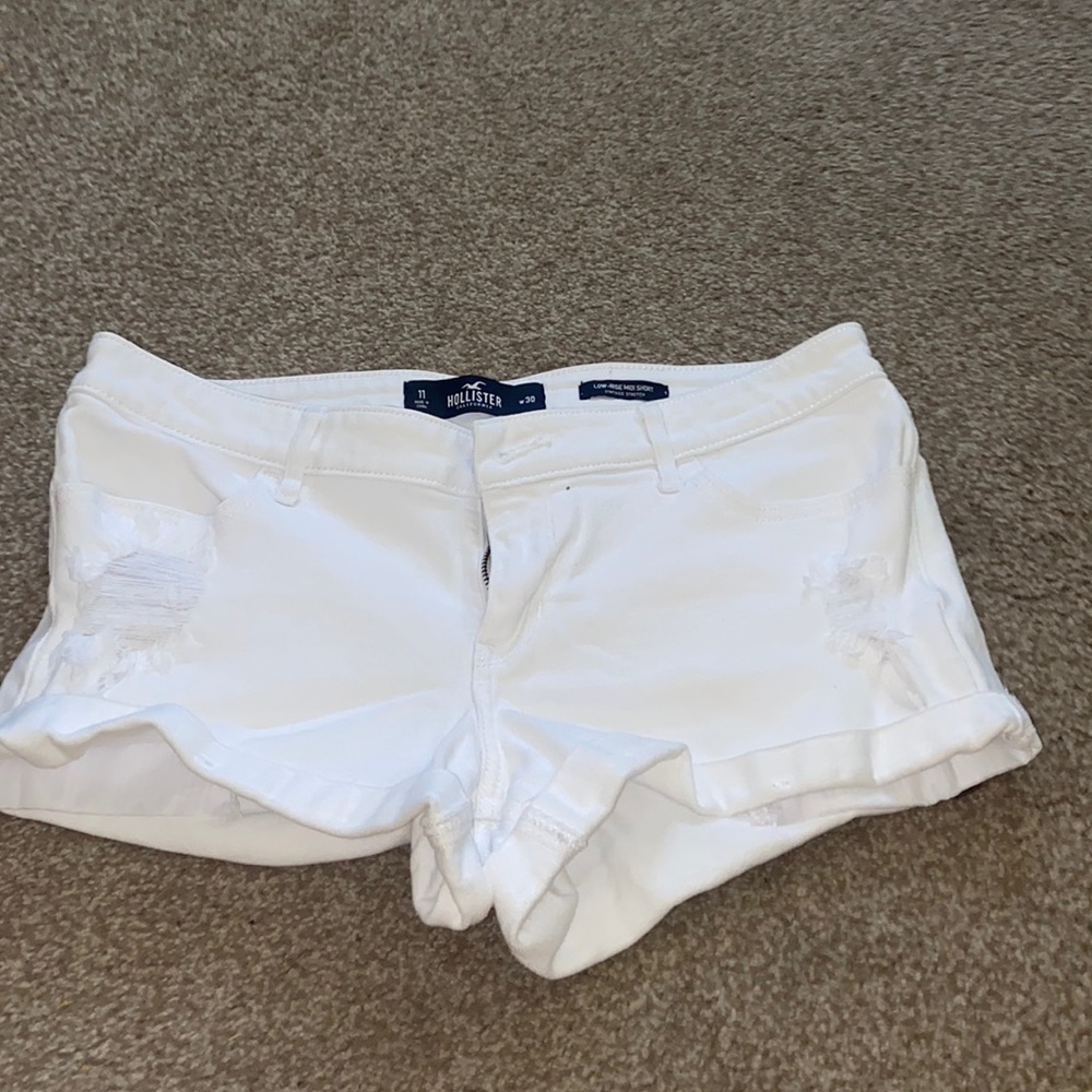 white hollister shorts